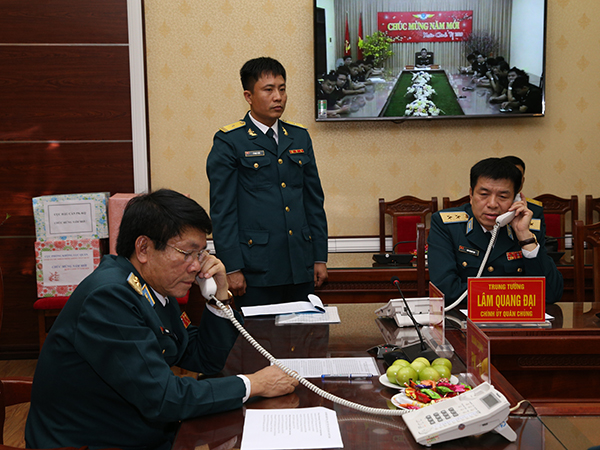 Thủ trưởng Bộ Tư lệnh Quân chủng Phòng không - Không quân chúc Tết các cơ quan, đơn vị trong Quân chủng