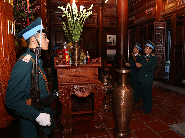 Quân chủng Phòng không-Không quân dâng hương tưởng niệm các anh hùng, liệt sĩ nhân dịp Tết Nguyên đán Canh Tý - 2020