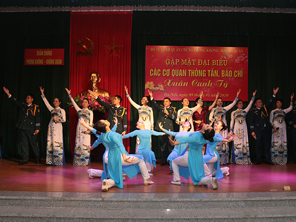 Quân chủng Phòng không - Không quân gặp mặt đại biểu các cơ quan thông tấn, báo chí nhân dịp Xuân Canh Tý