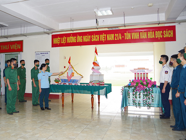 Các đơn vị trong Quân chủng Phòng không-Không quân hưởng ứng Ngày sách Việt Nam