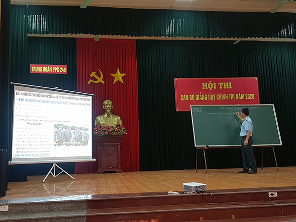 Trung đoàn 240 tổ chức Hội thi cán bộ giảng dạy chính trị năm 2020