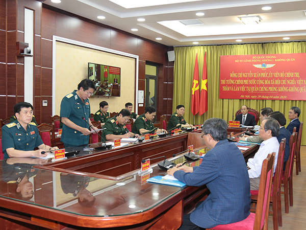 Đồng chí Nguyễn Xuân Phúc - Ủy viên Bộ Chính trị, Thủ tướng Chính phủ đến thăm và làm việc tại Quân chủng Phòng không-Không quân