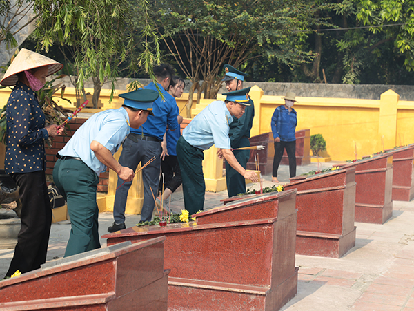 Quân chủng Phòng không - Không quân làm công tác dân vận tại huyện Mỹ Đức