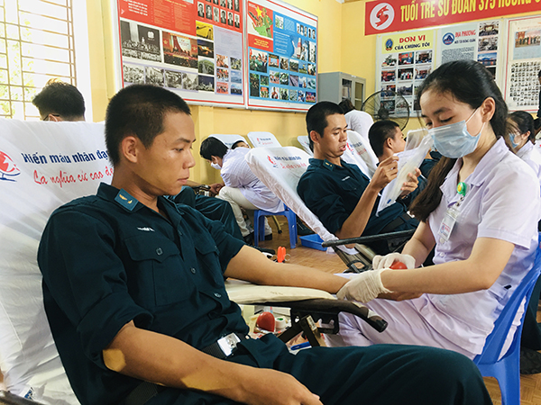 Cán bộ, chiến sĩ Sư đoàn 375 hiến tặng hơn 300 đơn vị máu