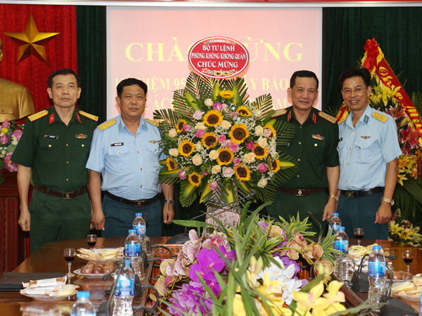 Quân chủng Phòng không-Không quân chúc mừng các cơ quan thông tấn, báo chí nhân kỷ niệm 95 năm Ngày Báo chí Cách mạng Việt Nam