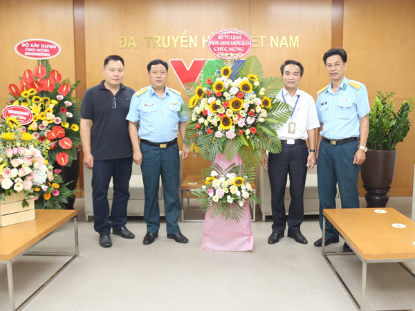 Quân chủng Phòng không-Không quân chúc mừng các cơ quan thông tấn, báo chí nhân kỷ niệm 95 năm Ngày Báo chí Cách mạng Việt Nam
