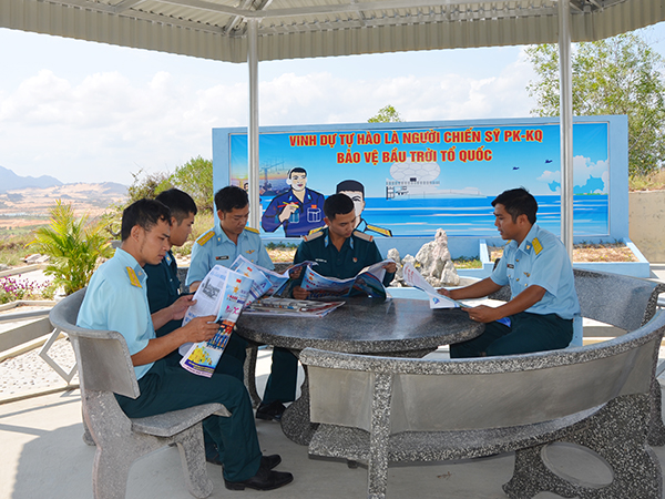 Đẩy mạnh “văn hóa đọc” ở Trung đoàn 292