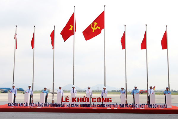 Lễ khởi công các dự án cải tạo, nâng cấp đường cất hạ cánh, đường lăn Cảng Hàng không Quốc tế Nội Bài và Tân Sơn Nhất