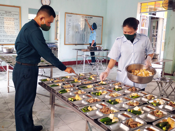 Chăm sóc, bảo đảm sức khỏe cho bộ đội ở Trung đoàn 274
