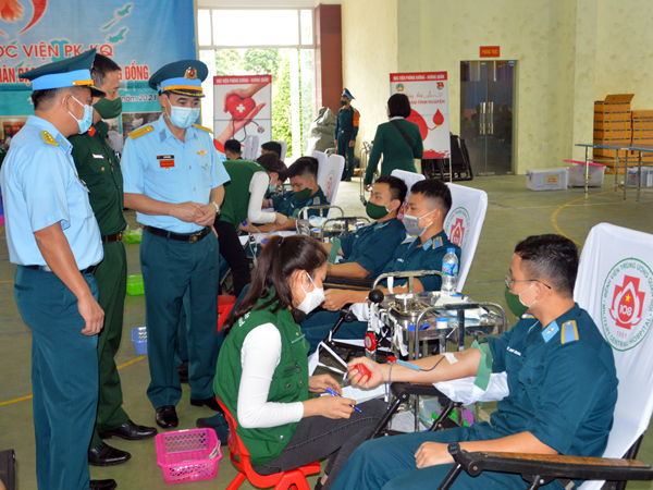 Học viện Phòng không - Không quân tổ chức hiến máu đợt 3 năm 2021