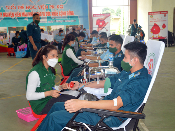 Học viện Phòng không - Không quân tổ chức hiến máu đợt 3 năm 2021