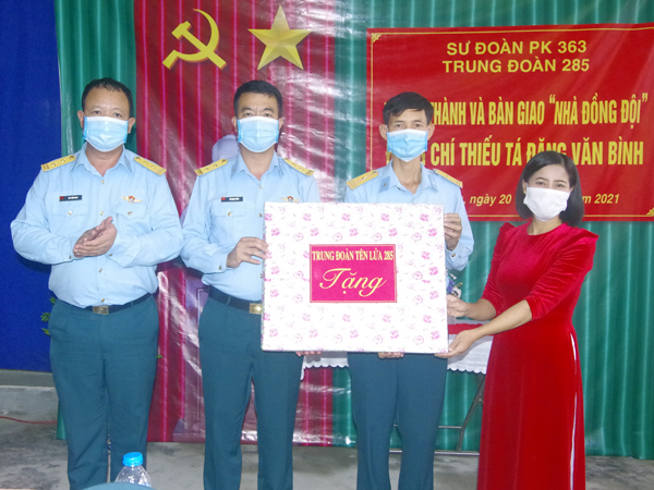 Trung đoàn 285 khánh thành và bàn giao Nhà đồng đội tặng Thiếu tá QNCN Đặng Văn Bình
