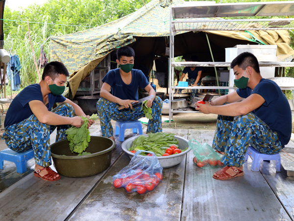 Cơm ngon, canh ngọt tại Diễn tập “MB-21”