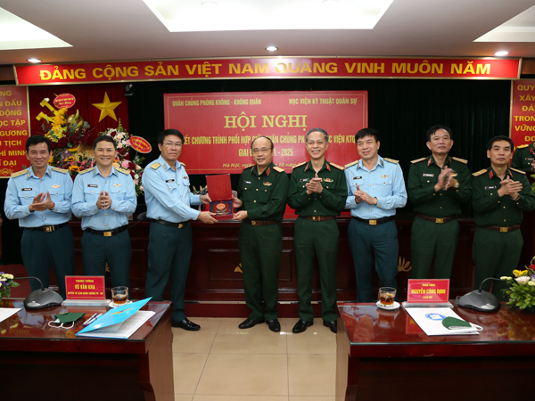 Quân chủng Phòng không - Không quân và Học viện Kỹ thuật Quân sự ký kết chương trình phối hợp giai đoạn 2021-2025