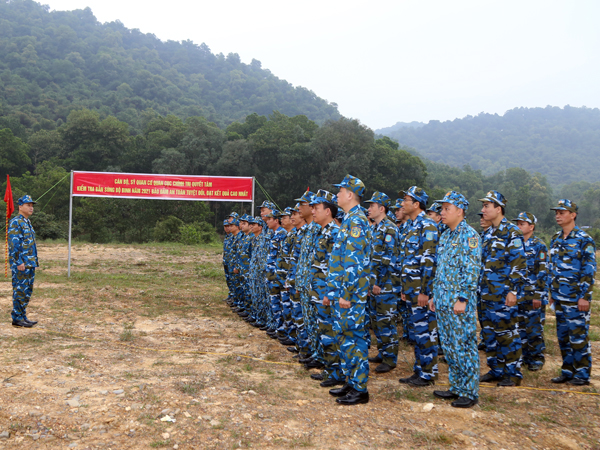 Cục Chính trị Phòng không - Không quân kiểm tra bắn đạn thật súng ngắn K54 cho sĩ quan năm 2021