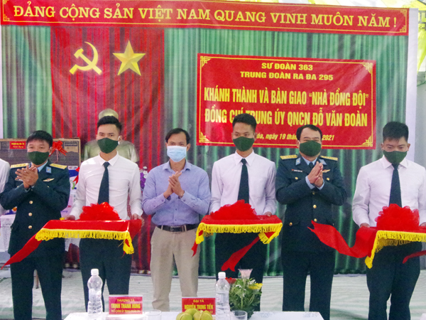 Trung đoàn 295 khánh thành và bàn giao “Nhà đồng đội” tặng Trung úy QNCN Đỗ Văn Đoàn