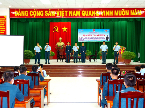 Tọa đàm thanh niên “Tiểu đoàn Vệ binh nói không với vi phạm pháp luật Nhà nước, kỷ luật Quân đội”