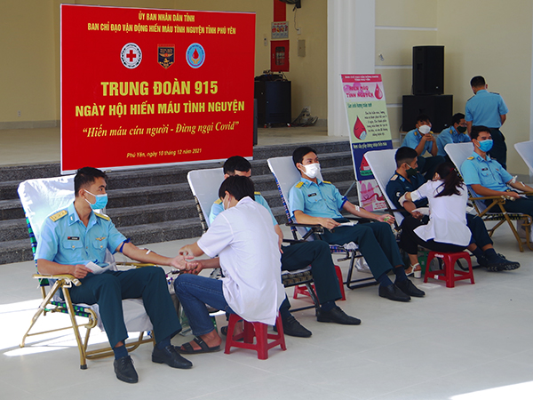 Tuổi trẻ Trung đoàn 915 hiến 125 đơn vị máu
