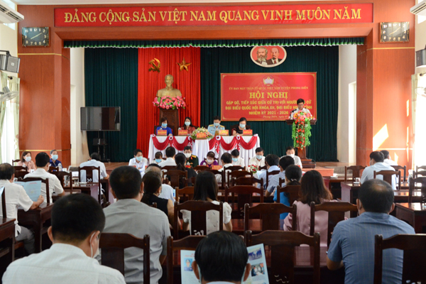 Thiếu tướng Phạm Trường Sơn - Phó Tư lệnh Quân chủng Phòng không - Không quân tiếp xúc cử tri tại tỉnh Thừa Thiên Huế