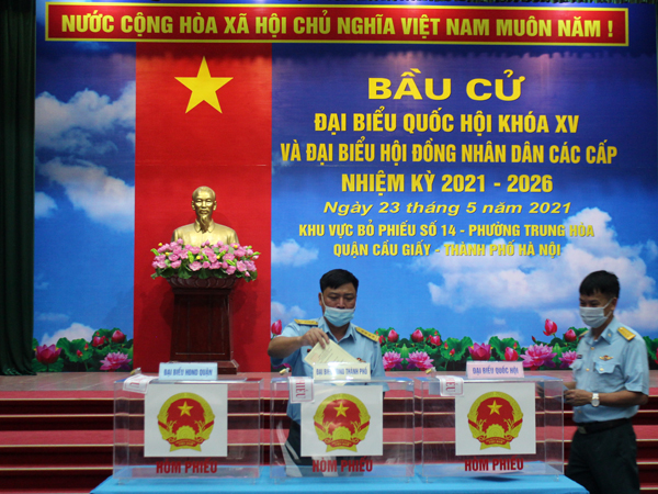 Cử tri Quân chủng Phòng không - Không quân tham gia bầu cử đại biểu Quốc hội khóa XV và đại biểu Hội đồng nhân dân các cấp nhiệm kỳ 2021-2026