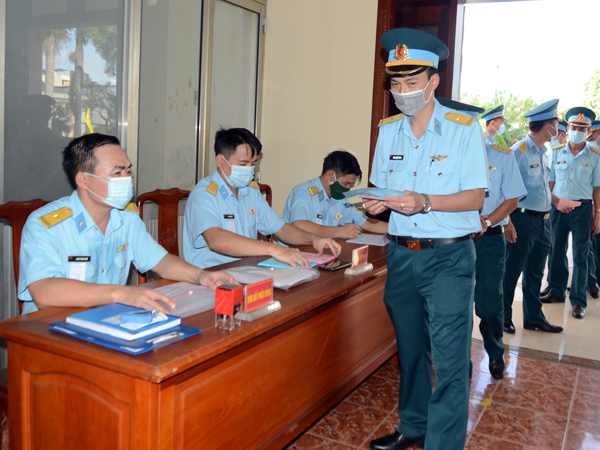 Cử tri Quân chủng Phòng không - Không quân tham gia bầu cử đại biểu Quốc hội khóa XV và đại biểu Hội đồng nhân dân các cấp nhiệm kỳ 2021-2026