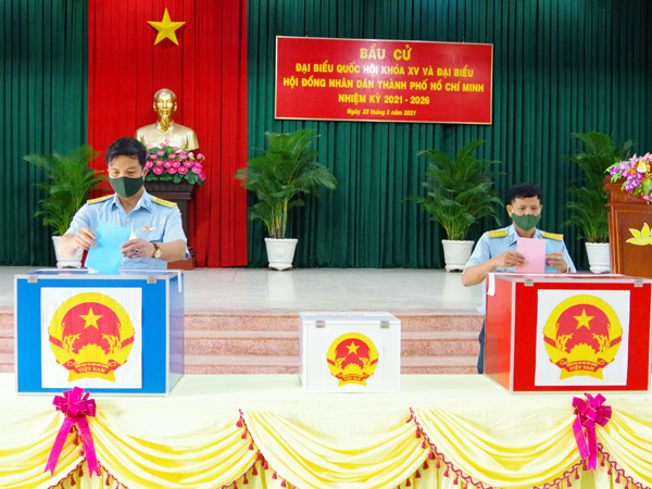 Cử tri Quân chủng Phòng không - Không quân tham gia bầu cử đại biểu Quốc hội khóa XV và đại biểu Hội đồng nhân dân các cấp nhiệm kỳ 2021-2026