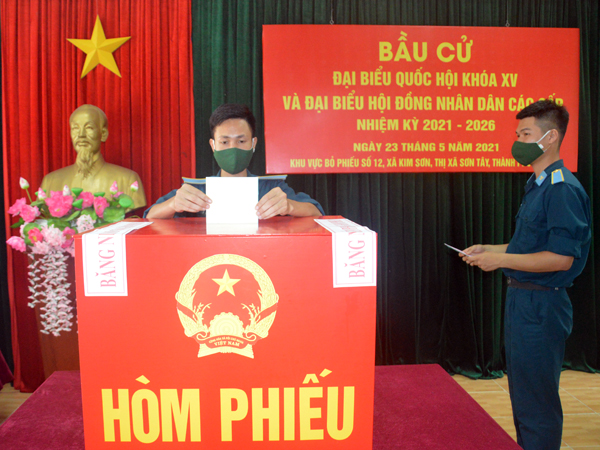 Cử tri Quân chủng Phòng không - Không quân tham gia bầu cử đại biểu Quốc hội khóa XV và đại biểu Hội đồng nhân dân các cấp nhiệm kỳ 2021-2026