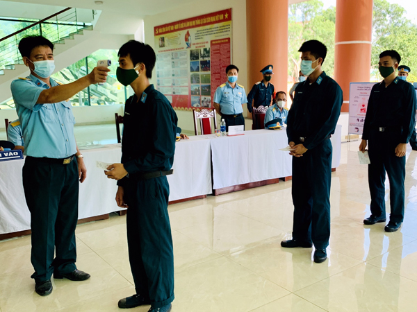 Cử tri Quân chủng Phòng không - Không quân tham gia bầu cử đại biểu Quốc hội khóa XV và đại biểu Hội đồng nhân dân các cấp nhiệm kỳ 2021-2026