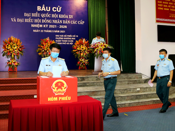 Cử tri Quân chủng Phòng không - Không quân tham gia bầu cử đại biểu Quốc hội khóa XV và đại biểu Hội đồng nhân dân các cấp nhiệm kỳ 2021-2026