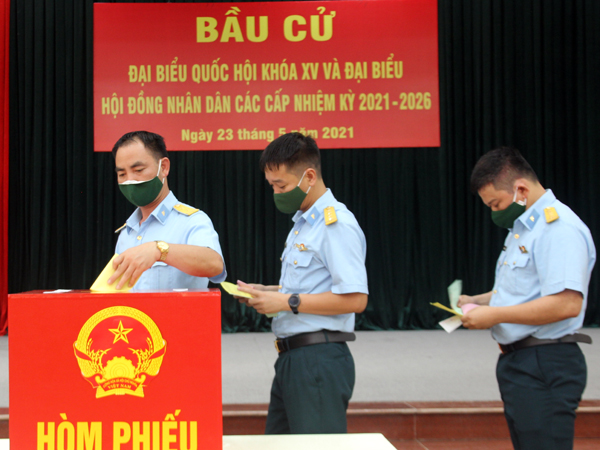Cử tri Quân chủng Phòng không - Không quân tham gia bầu cử đại biểu Quốc hội khóa XV và đại biểu Hội đồng nhân dân các cấp nhiệm kỳ 2021-2026