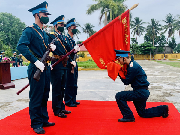 Các đơn vị trong Quân chủng Phòng không - Không quân tổ chức lễ tuyên thệ chiến sĩ mới năm 2021