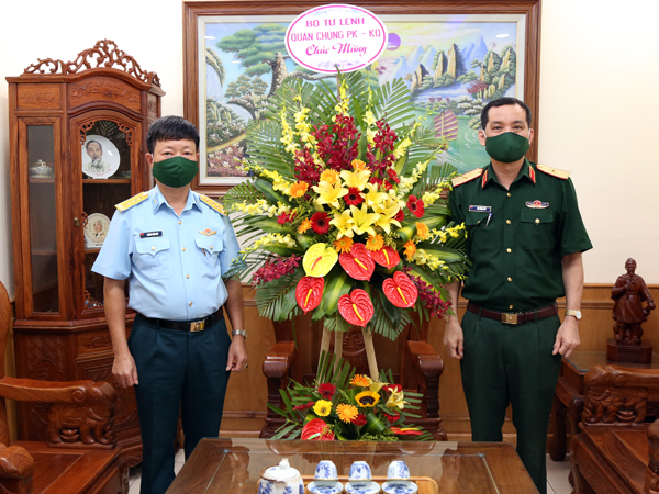 Quân chủng PK-KQ chúc mừng các cơ quan thông tấn, báo chí nhân kỷ niệm 96 năm Ngày Báo chí cách mạng Việt Nam