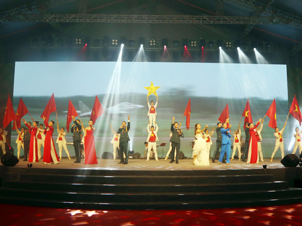 Đoàn Văn công Phòng không - Không quân biểu diễn chương trình chào mừng Army Games 2021