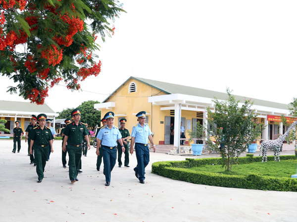 Chính quy, xanh, sạch, đẹp ở Lữ đoàn Phòng không 241
