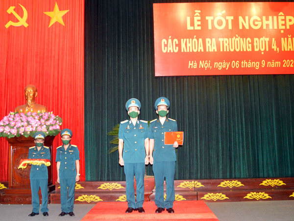 Học viện Phòng không - Không quân tổ chức Lễ tốt nghiệp các khóa ra trường đợt 4 năm 2021