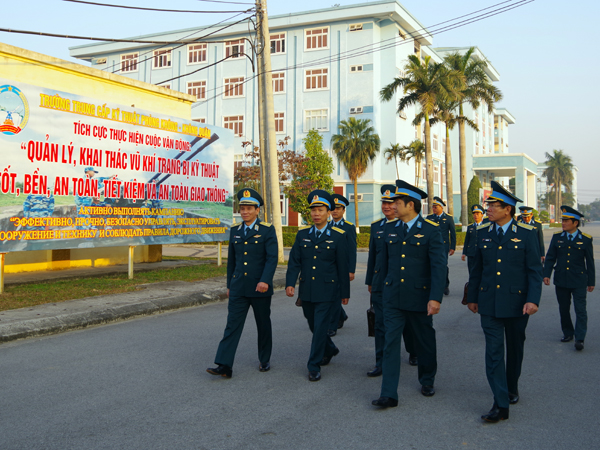 Quân chủng Phòng không - Không quân kiểm tra Trường Trung cấp Kỹ thuật PK-KQ