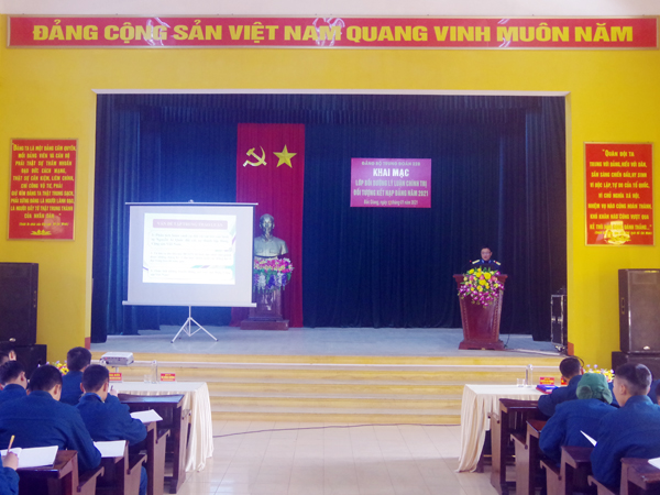Trung đoàn 228 khai mạc lớp bồi dưỡng lý luận chính trị cho đối tượng kết nạp đảng năm 2021