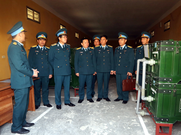 Tư lệnh Quân chủng Phòng không - Không quân kiểm tra sẵn sàng chiến đấu và chúc tết các đơn vị miền khu vực phía Bắc