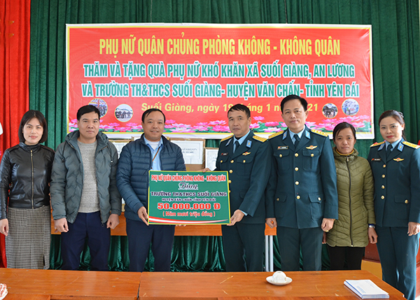 Mang yêu thương đến với phụ nữ vùng cao