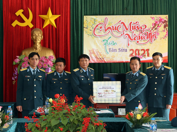 Quân chủng Phòng không - Không quân kiểm tra sẵn sàng chiến đấu và chúc Tết các đơn vị khu vực phía Bắc