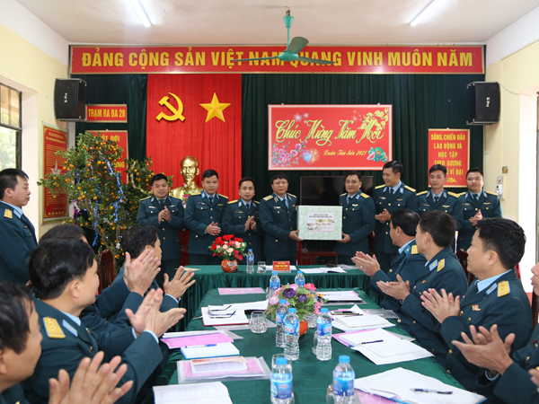 Quân chủng Phòng không - Không quân kiểm tra sẵn sàng chiến đấu và chúc Tết các đơn vị khu vực phía Bắc