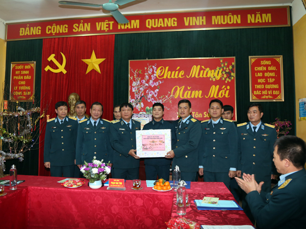 Quân chủng Phòng không - Không quân kiểm tra sẵn sàng chiến đấu và chúc Tết các đơn vị khu vực phía Bắc