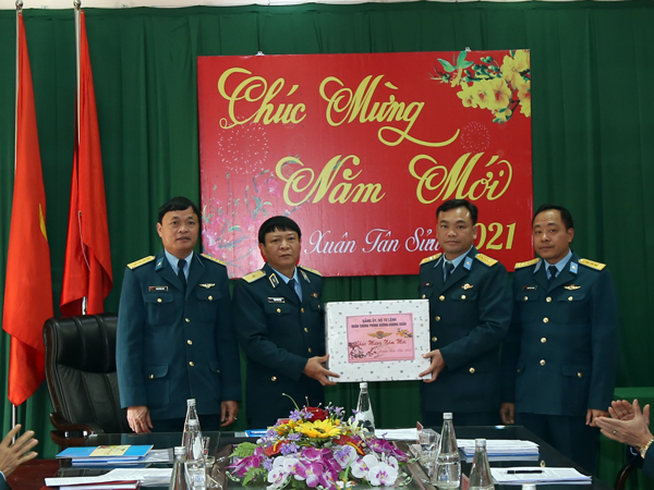 Quân chủng Phòng không - Không quân kiểm tra sẵn sàng chiến đấu và chúc Tết các đơn vị khu vực phía Bắc