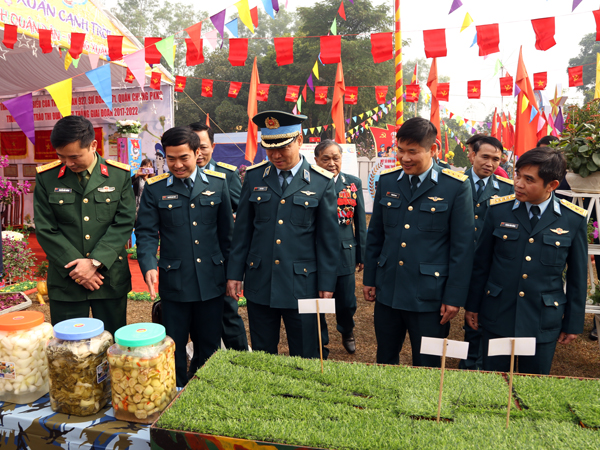 Sư đoàn 365 tổ chức Chương trình “Xuân canh trời thắm tình quân dân”