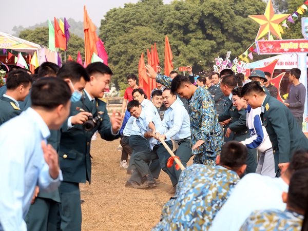 Sư đoàn 365 tổ chức Chương trình “Xuân canh trời thắm tình quân dân”