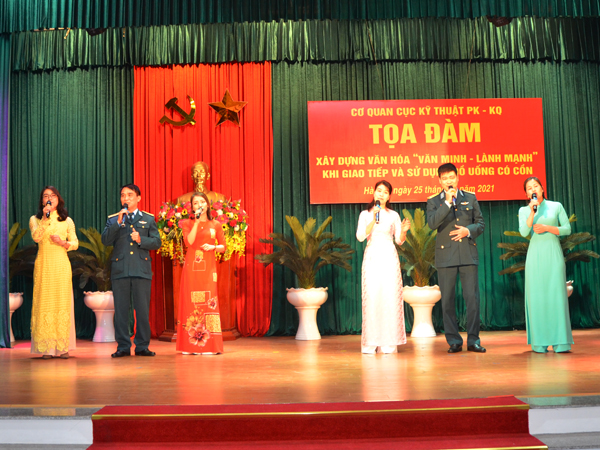 Cục Kỹ thuật Phòng không - Không quân tổ chức Tọa đàm xây dựng văn hóa “văn minh - lành mạnh” khi giao tiếp và sử dụng đồ uống có cồn