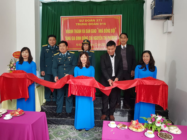 Chia sẻ khó khăn, ấm tình đồng đội