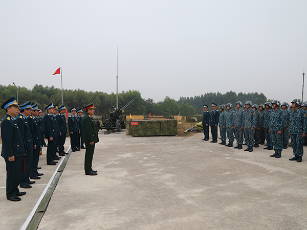 Thượng tướng Lê Huy Vịnh - Thứ trưởng Bộ Quốc phòng thăm và chúc tết Trung đoàn 228 và Trung đoàn 927