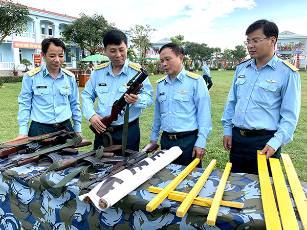 Bộ Tham mưu Phòng không - Không quân kiểm tra công tác chuẩn bị huấn luyện chiến sĩ mới tại Sư đoàn 375