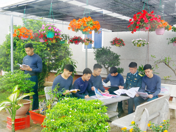 Vui cùng bộ đội trong ngày nghỉ, giờ nghỉ